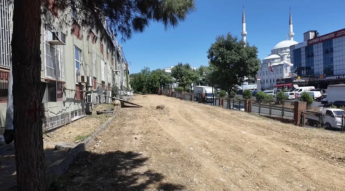 Başakşehir'de otopark uğruna yeşil alan katledildi