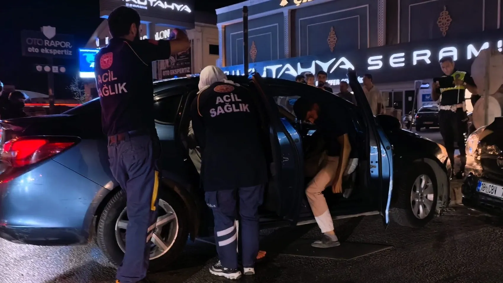 İnegöl yolunda kaza 5 kişiyi hastanelik etti