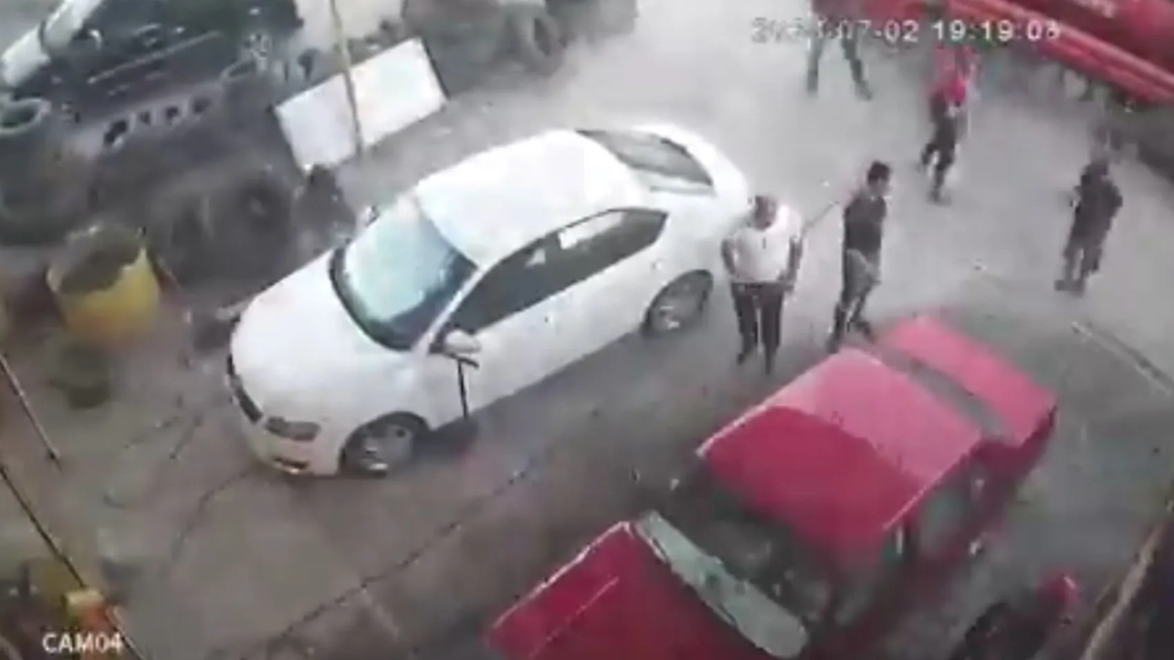 Birecik İtfaiyesinde lastik patlaması bir personeli hastanelik etti