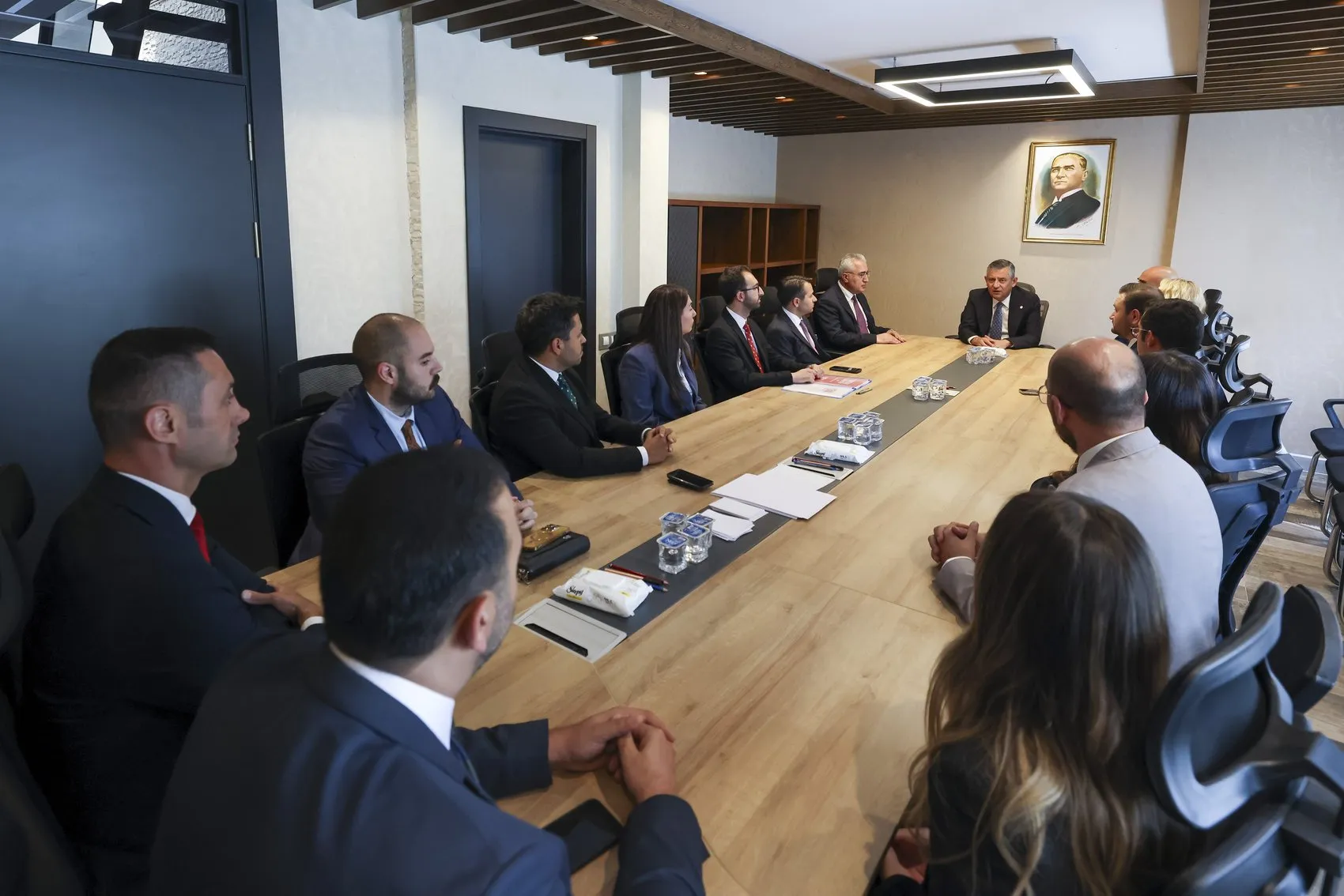 Özgür Özel yönetimindeki Yeni Parti disiplin mekanizmasını kurdu