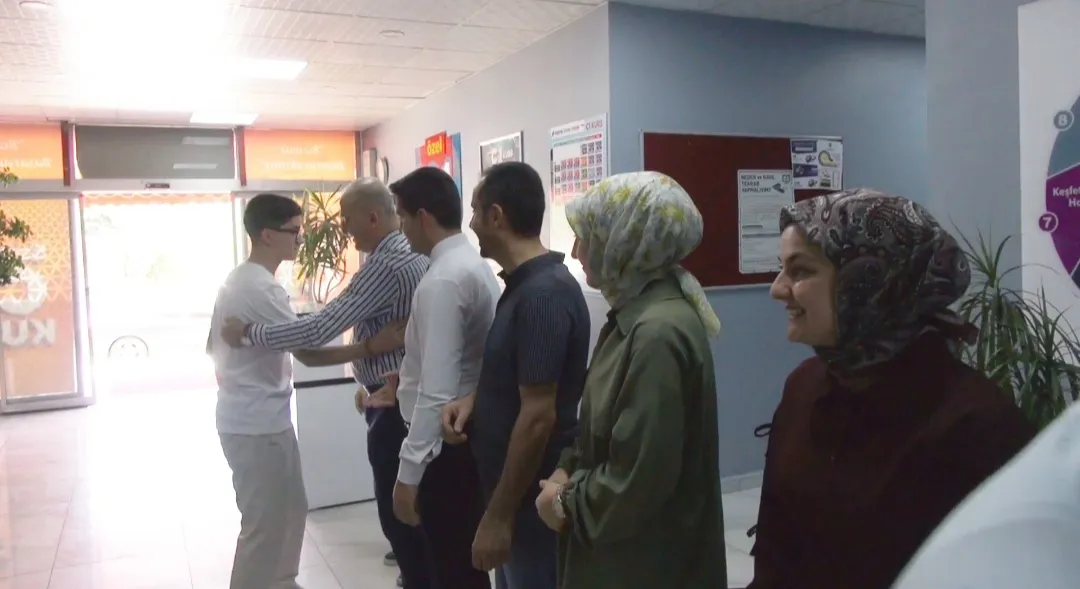 LGS birincisi Muhammed'e yarım milyon liralık başarı primi