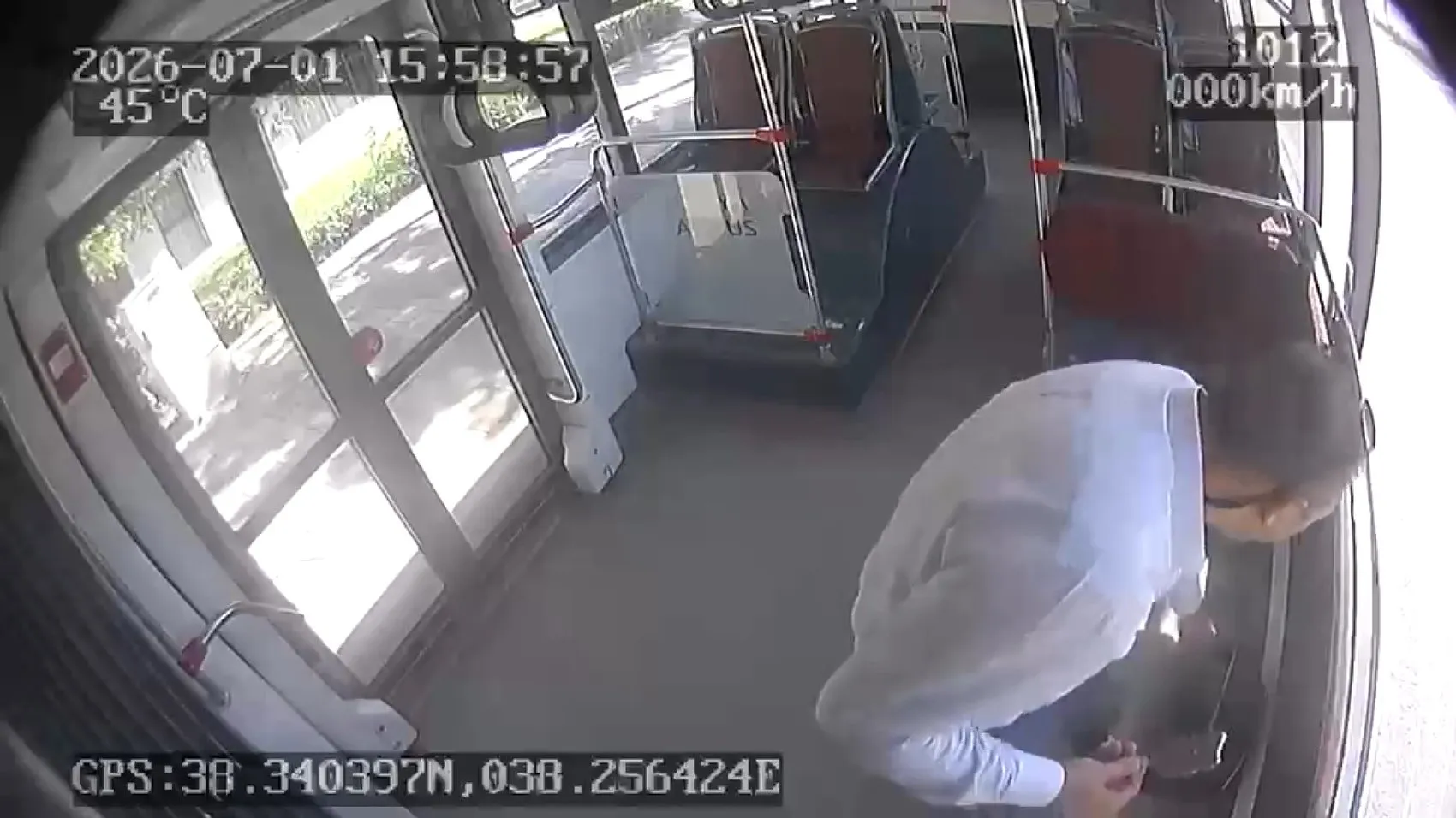 Malatya’da örnek davranış Otobüs şoförü unutulan altınları sahibine teslim etti