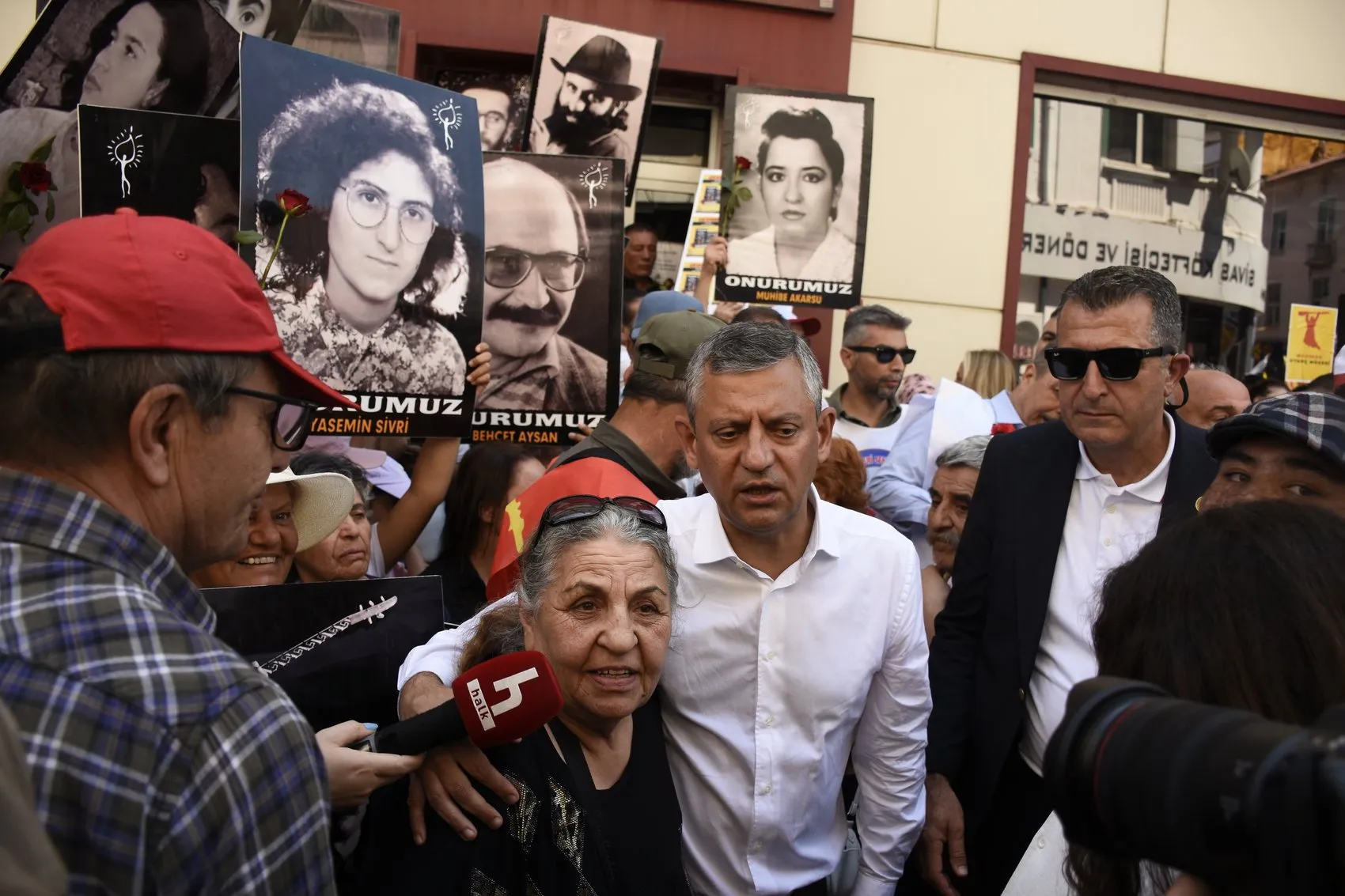 Madımak Oteli önünde adalet arayışı sürdü