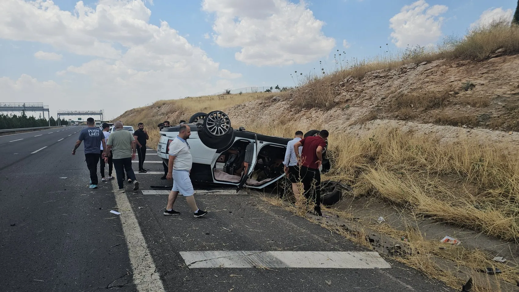 Şanlıurfa'da cip kaza yaptı sürücü yaralı kurtuldu