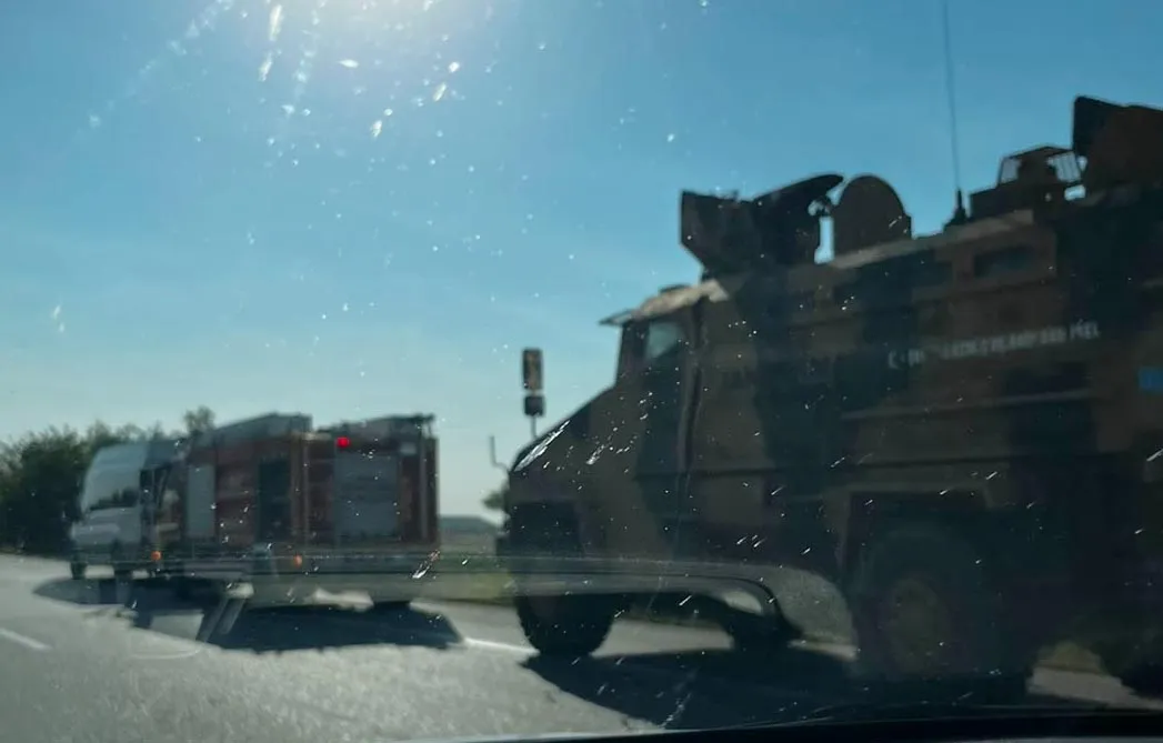 Konya yolunda askeri zırhlı araç devrildi