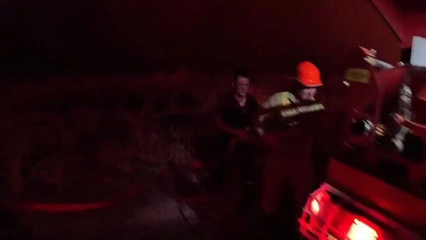 Muğla yangınlarında orman işçisinin nefes kesen mücadelesi kamerada