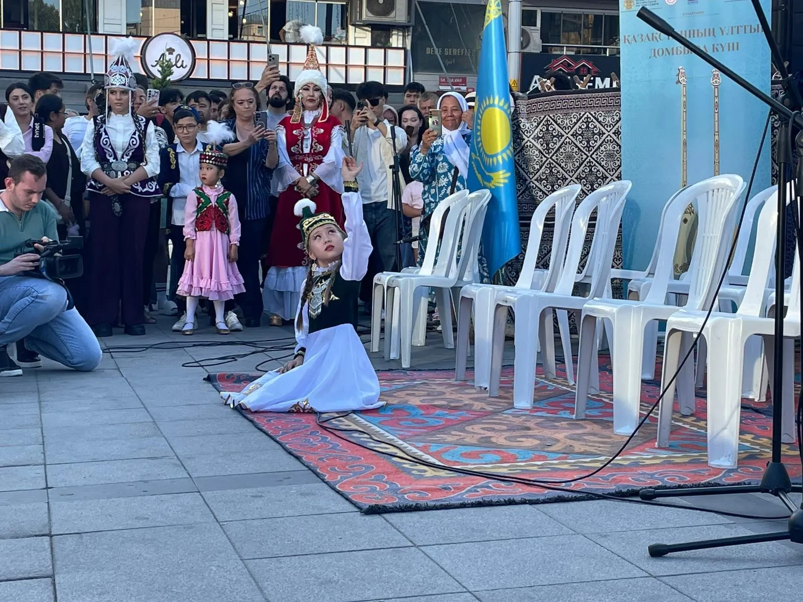 Zeytinburnu dombra ezgileriyle Kazak kültürünü ağırladı