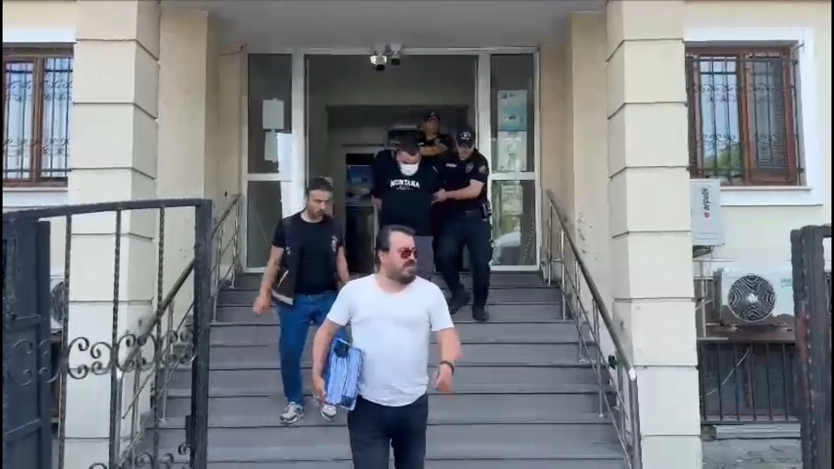 Telefonla dolandırıcılık şebekesine 10 ilde büyük darbe