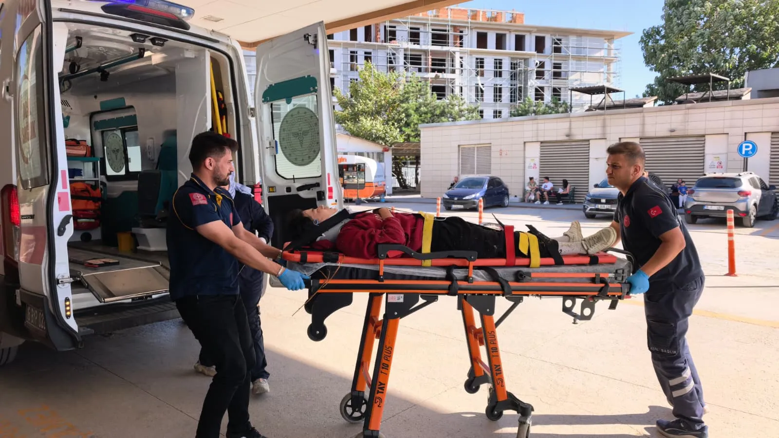 İnegöl girişinde motosiklet dere yatağına uçtu