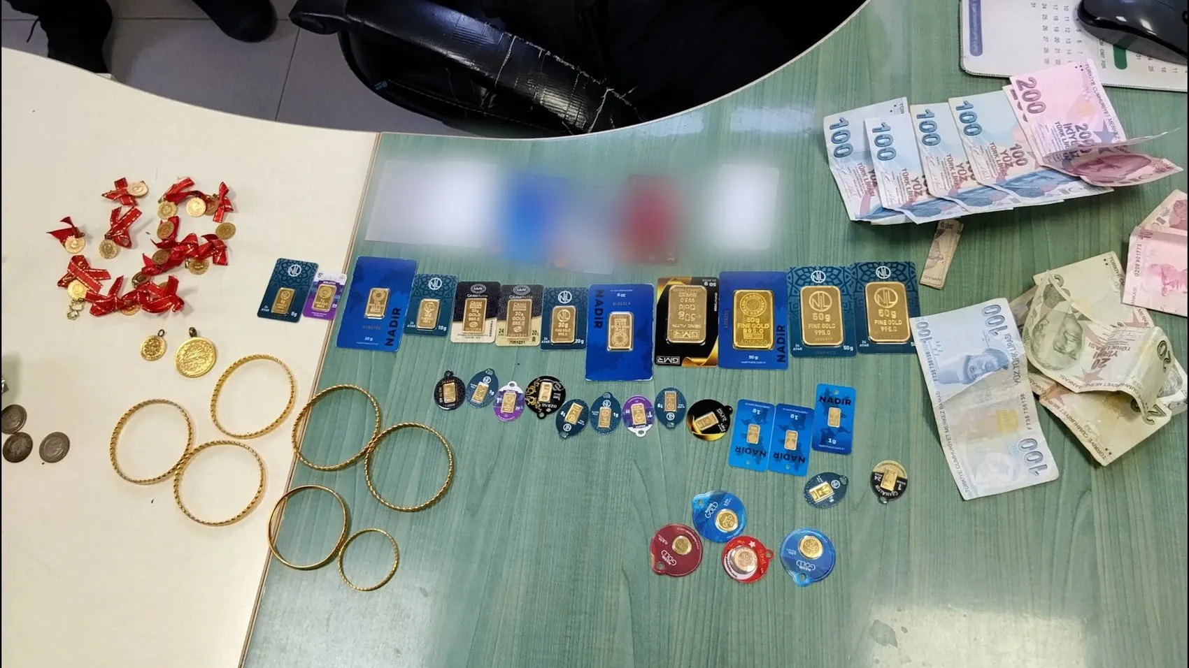 Düzce'de temizlik işçisi servet değerinde altın buldu