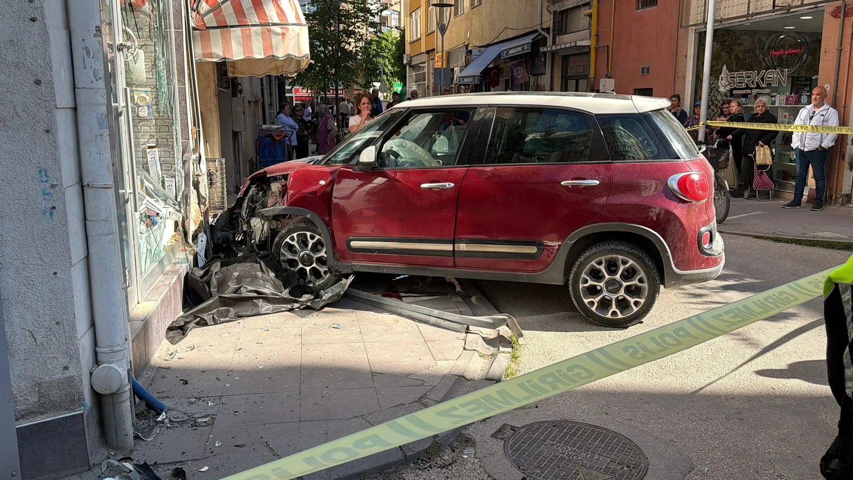 Eskişehir’de kaldırımda yürüyen kadının ölümüne neden olan kazanın görüntüleri çıktı?