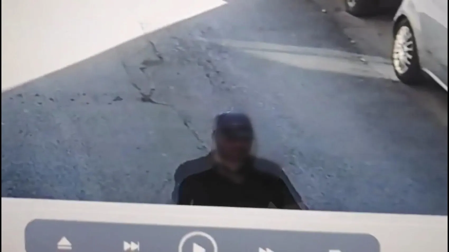 Şişli'de sokakta yürüyen kadına arkadan yumruklu saldırı