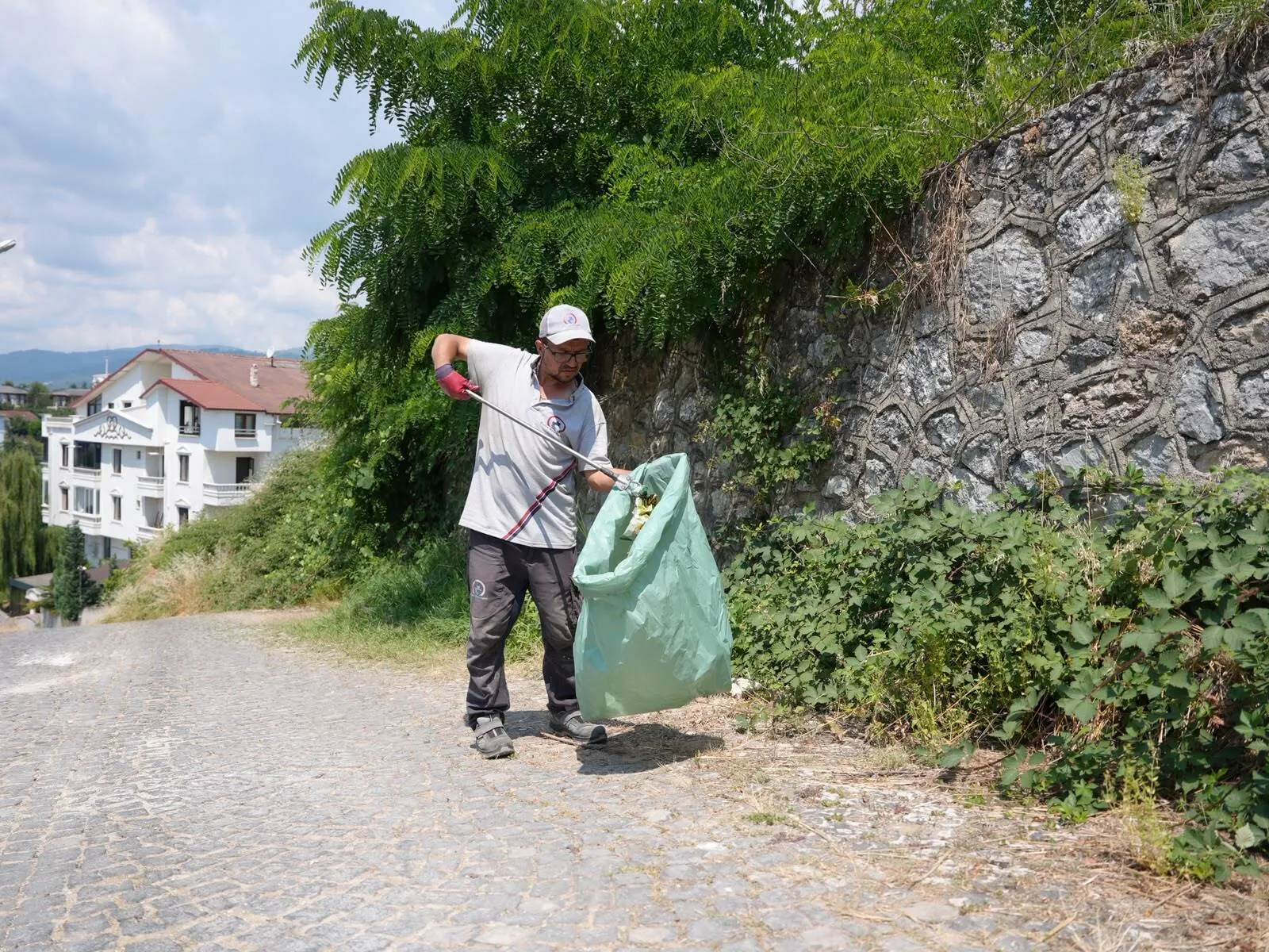 Düzce'de temizlik işçisi servet değerinde altın buldu