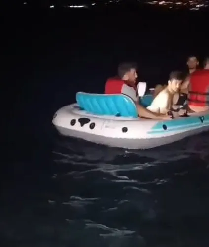 Sapanca Gölü'nde aniden bastıran fırtına 35 kişiyi gölün ortasında bıraktı