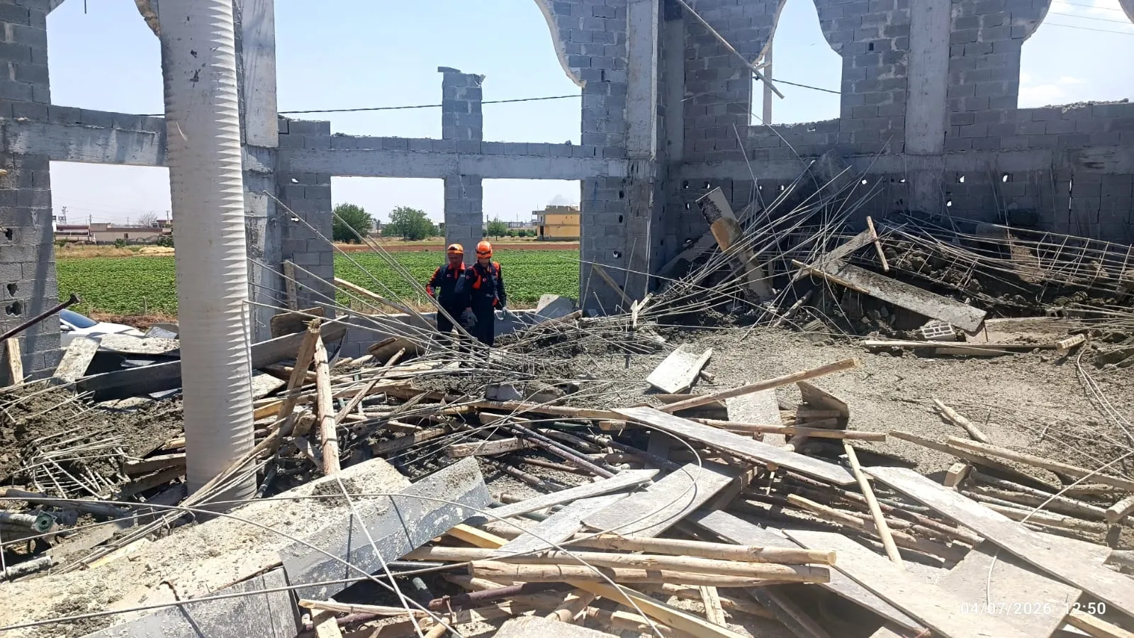 Şanlıurfa'da cami inşaatında beton dökümü sırasında göçük yaşandı
