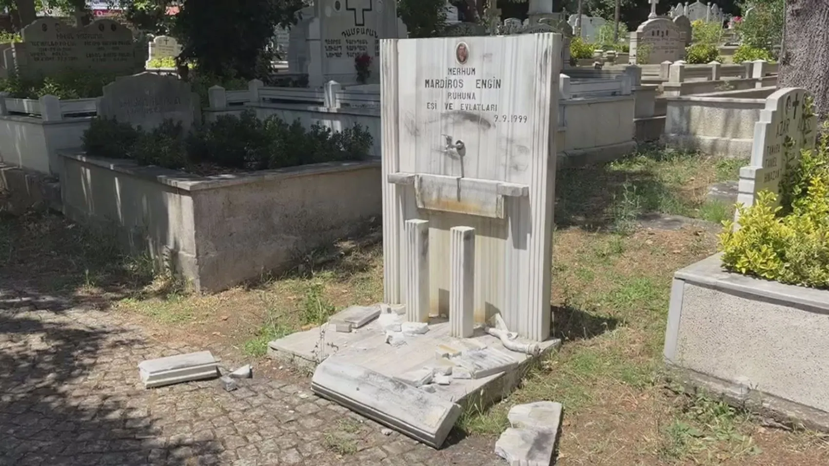 Üsküdar'da mezarlığa saldırı düzenleyen şüpheli yakalandı