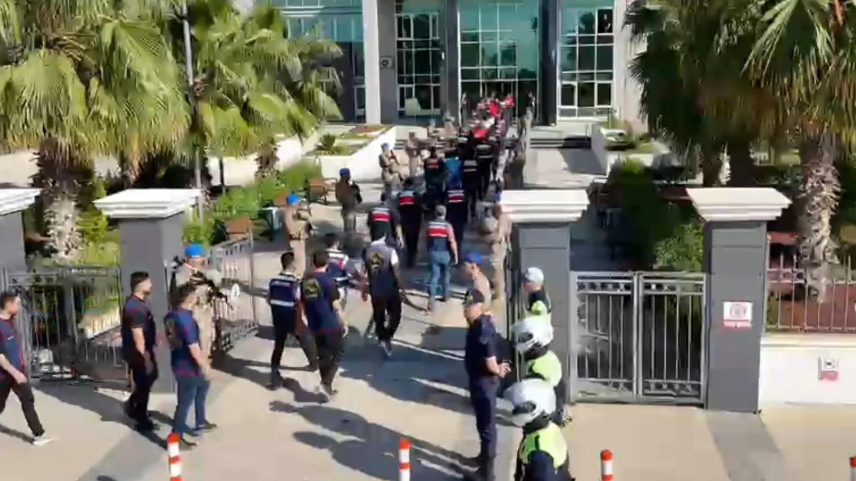 Jandarma orman ve sınır bölgelerini fotokapanla izleyip 1847 kişiyi yakaladı