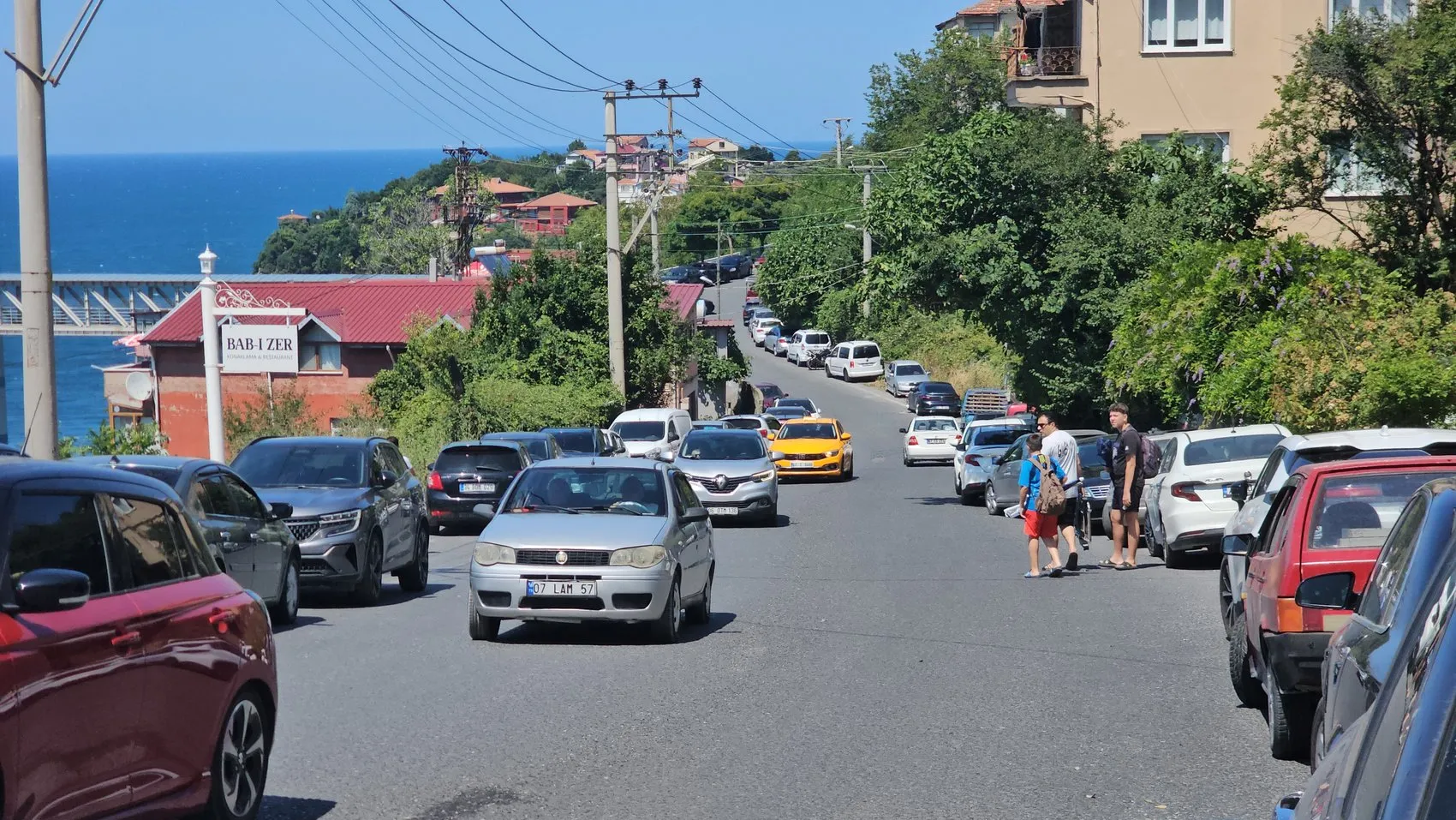 Zonguldak Kapuz Plajı'nda adım atacak yer kalmadı