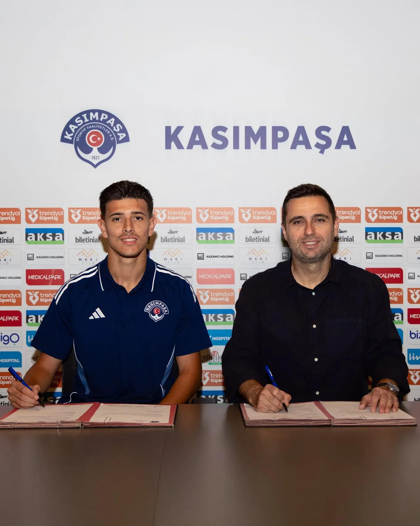 Kasımpaşa savunmasını Manisa'dan gelen genç yetenekle güçlendirdi