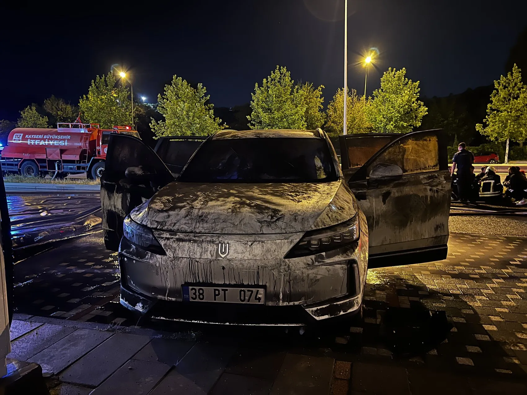 Kayseri'de şarj olan elektrikli otomobil alev topuna döndü