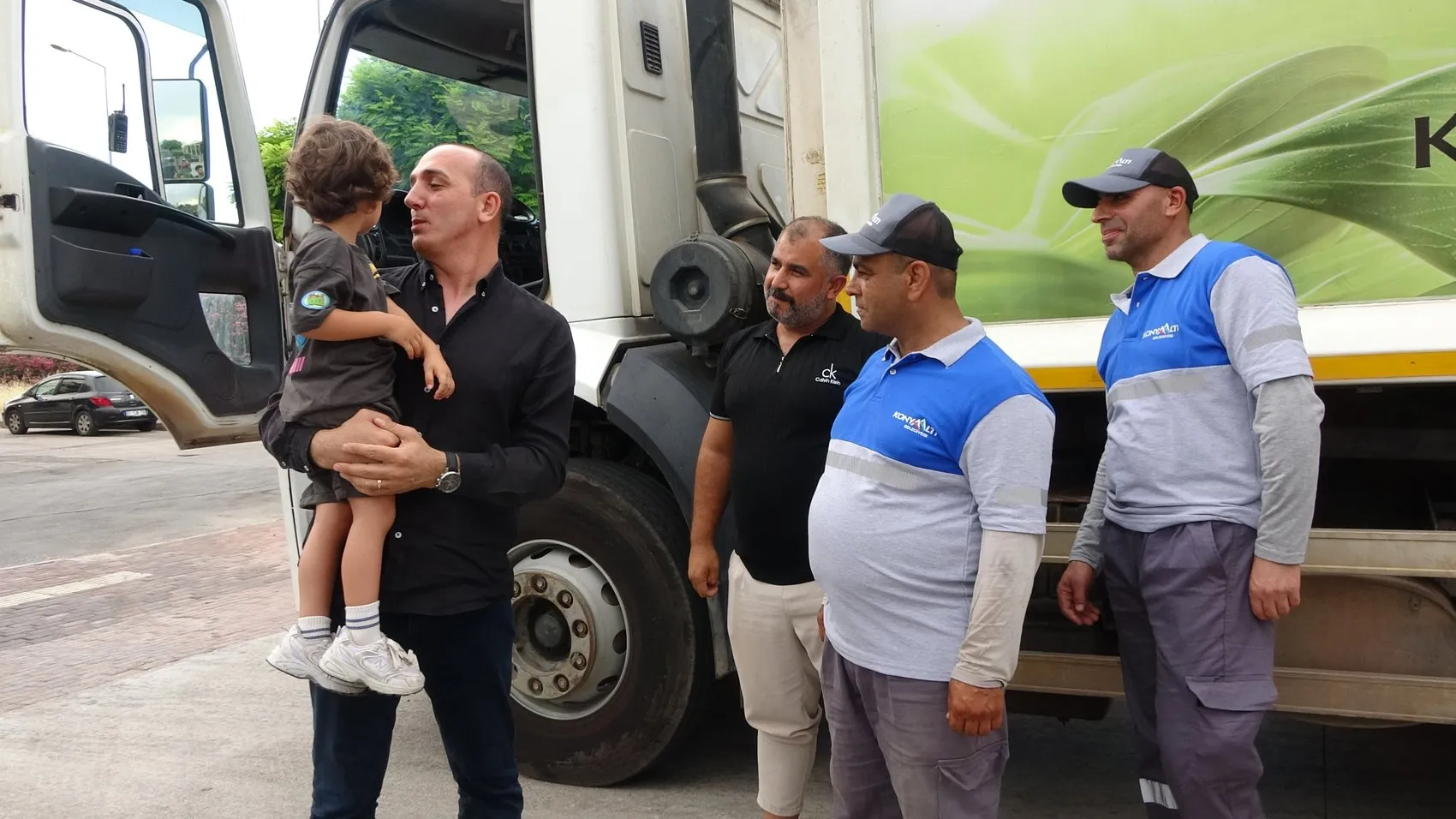 Konyaaltı’nda sabah rutini sevgi bağına dönüştü