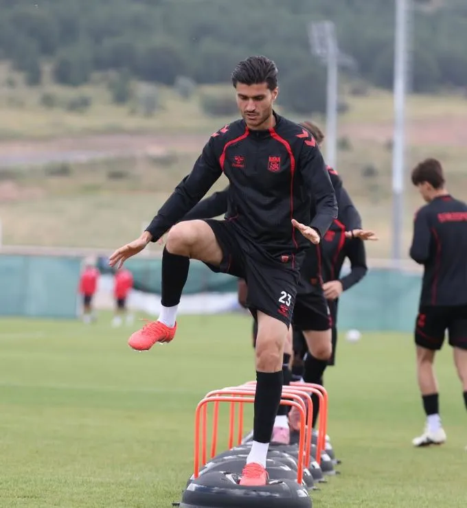 Sivasspor yeni sezonu Erciyes’in zirvesinde açıyor