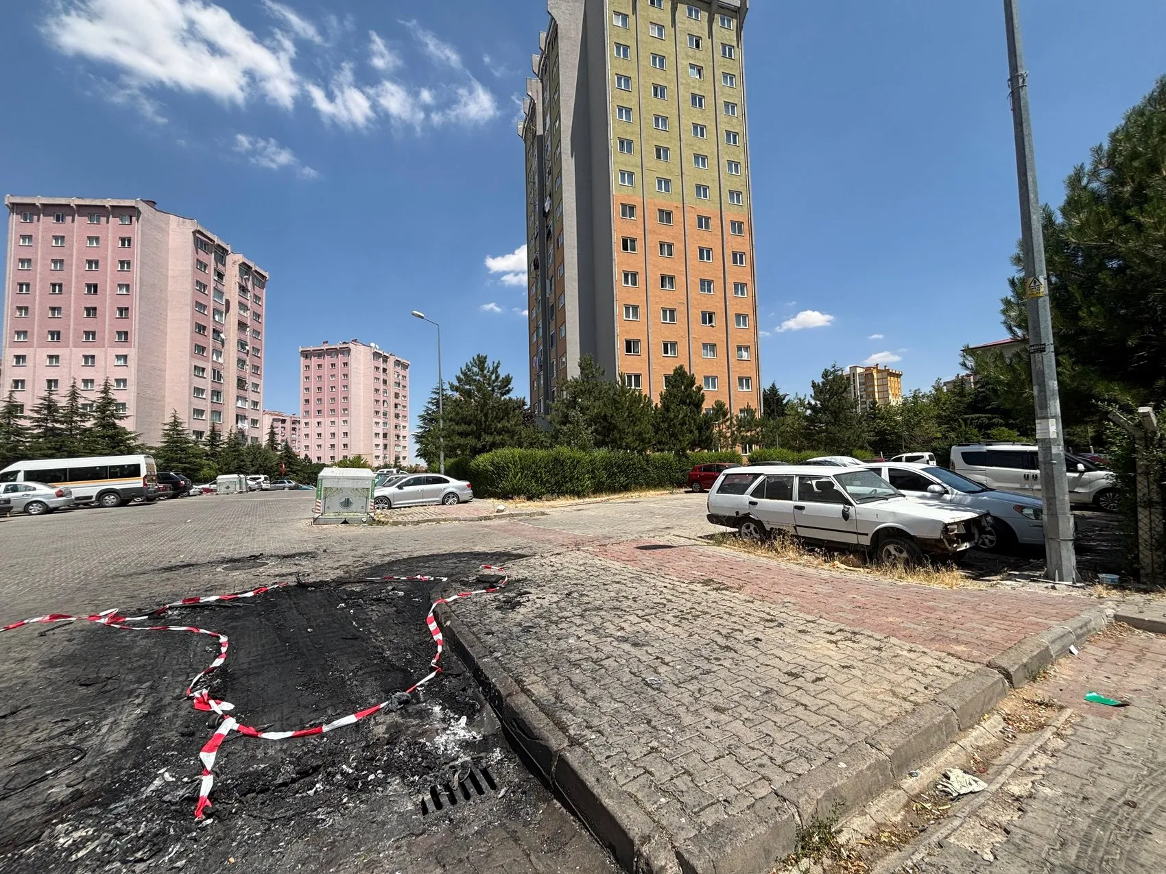 Ankara'da eski sevgili dehşeti dükkanı ve aracı ateşe verdi