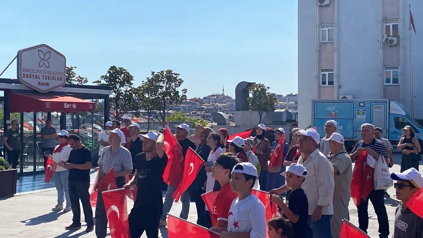 Filenin Sultanları dünya şampiyonluğunu İstanbul sokaklarında coşkuyla kutladı
