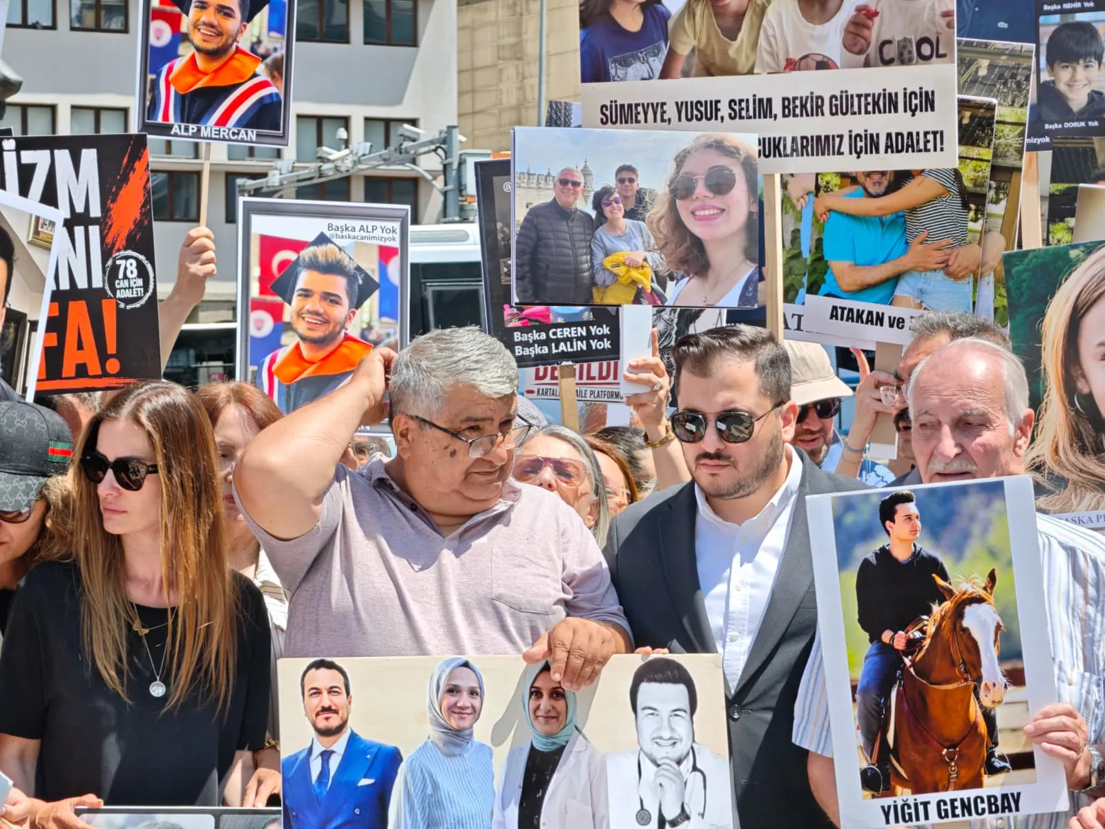 Kartalkaya yangını mağdurları adalet arayışı için Ankara'ya yürüdü