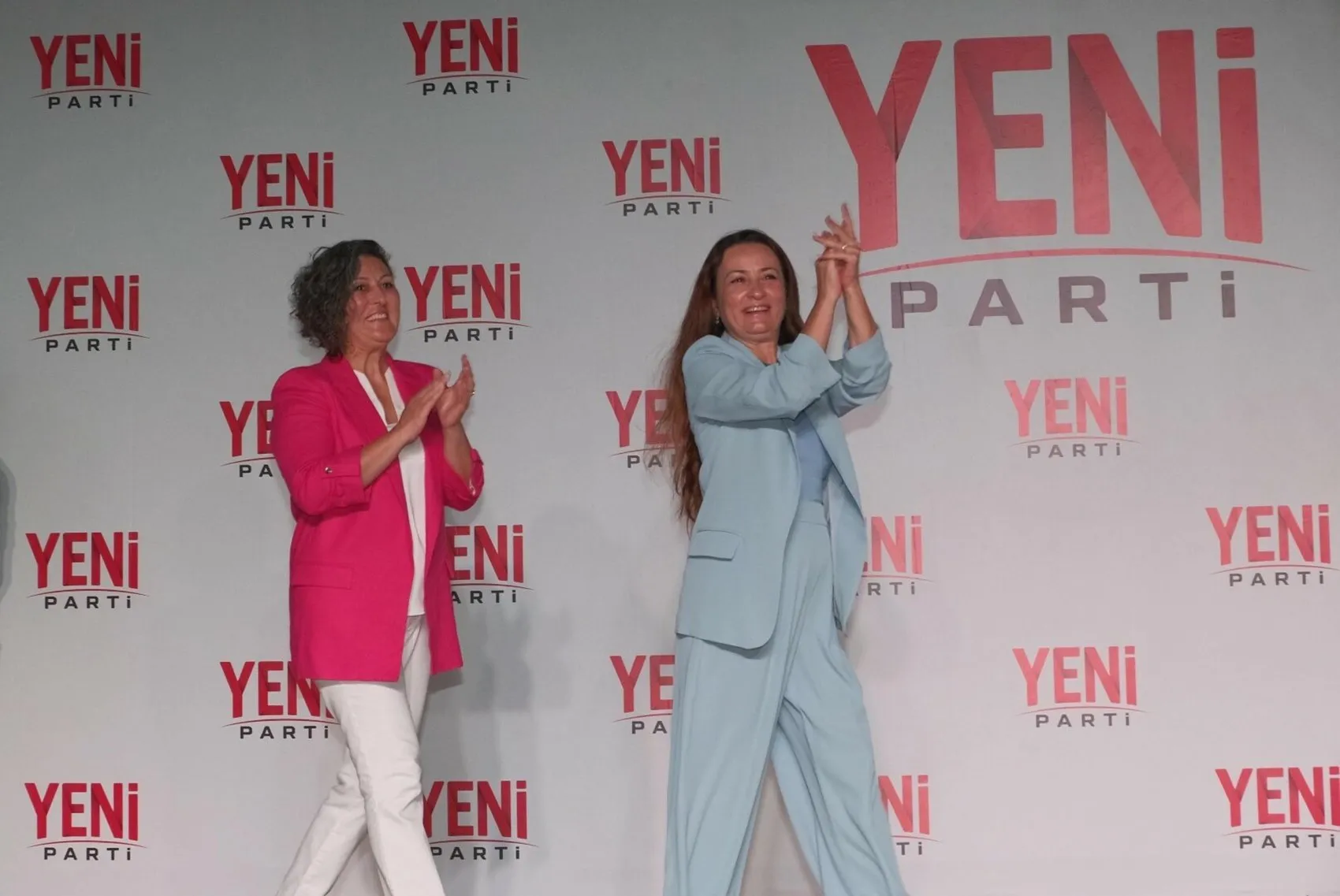 Manisa'da tüm CHP'li belediye başkanları Yeni Parti çatısı altında birleşti