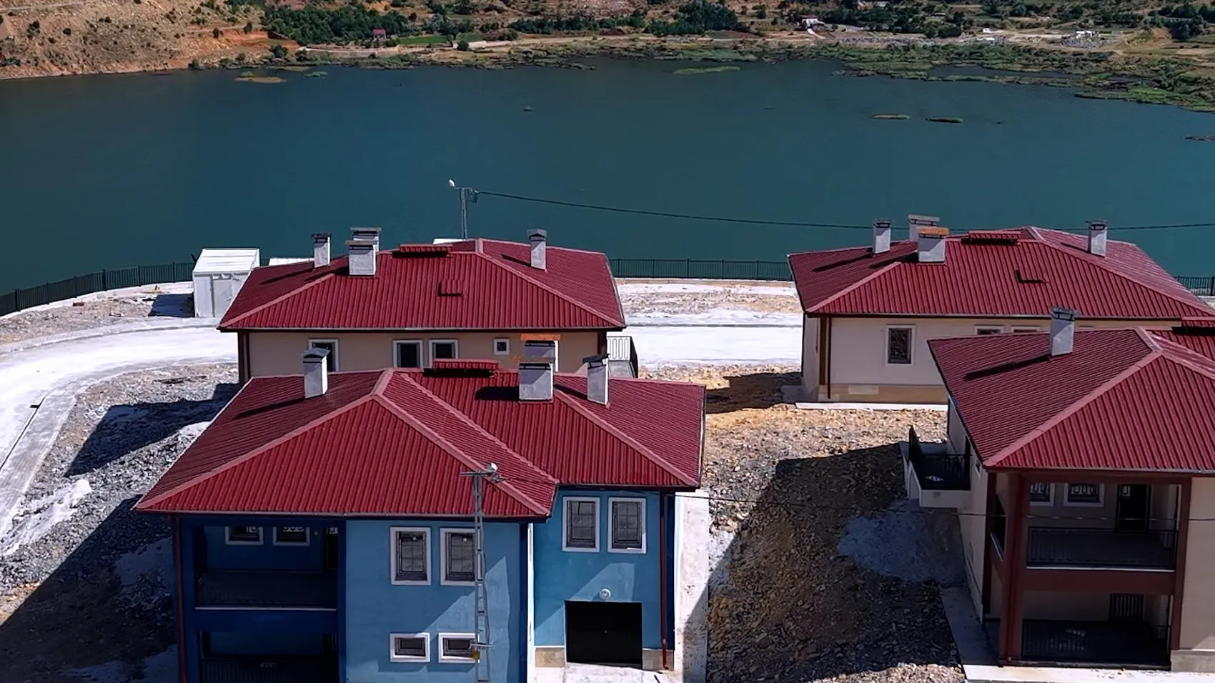 Adıyaman'da yeni köy evleri sahiplerine teslim ediliyor