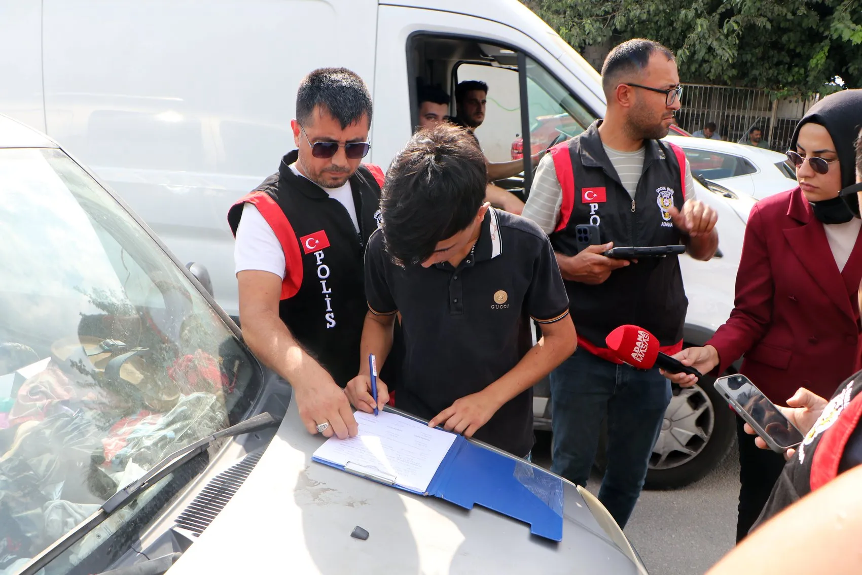 Adana'da tehlikeli serinleme arayışına polis müdahalesi