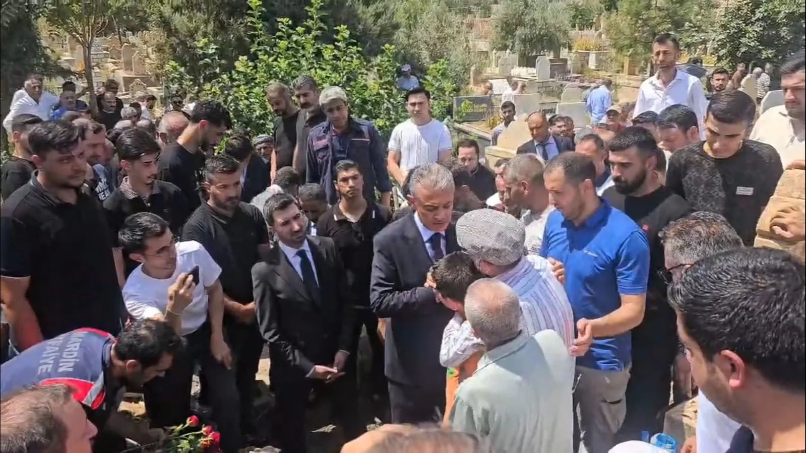 Görev başında şehit olan itfaiyeci Ömer Kaplan toprağa verildi