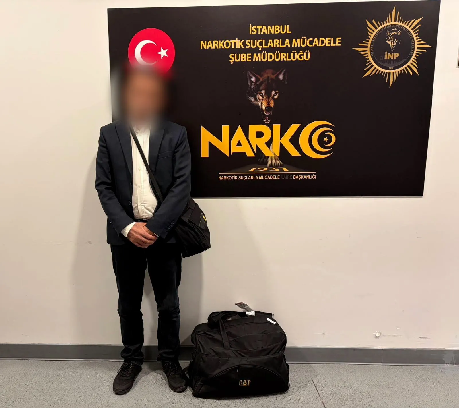 İstanbul Havalimanı'nda midesi uyuşturucu dolu yolcuya suçüstü