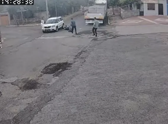 Nevşehir Acıgöl'de motosiklet kazası kameraya yansıdı