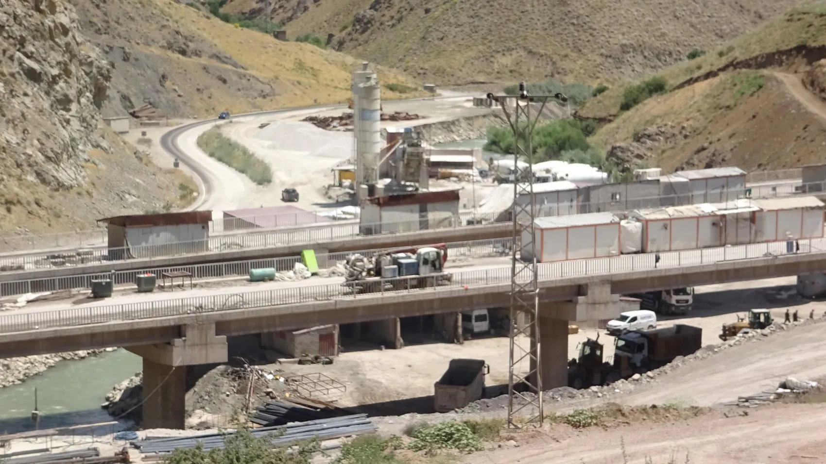 Yüksekova'da yeni tünel çalışmaları hız kazandı