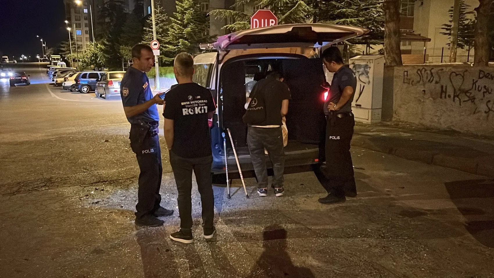 Kayseri'de kaza sonrası şaşkına çeviren bir saatlik eşya toplama mesaisi