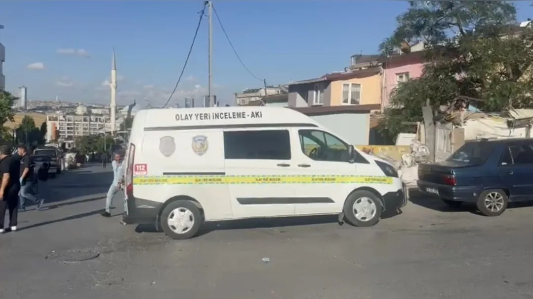 Beylikdüzü'nde evinin önünde fenalaşan genç kadın hayatını kaybetti
