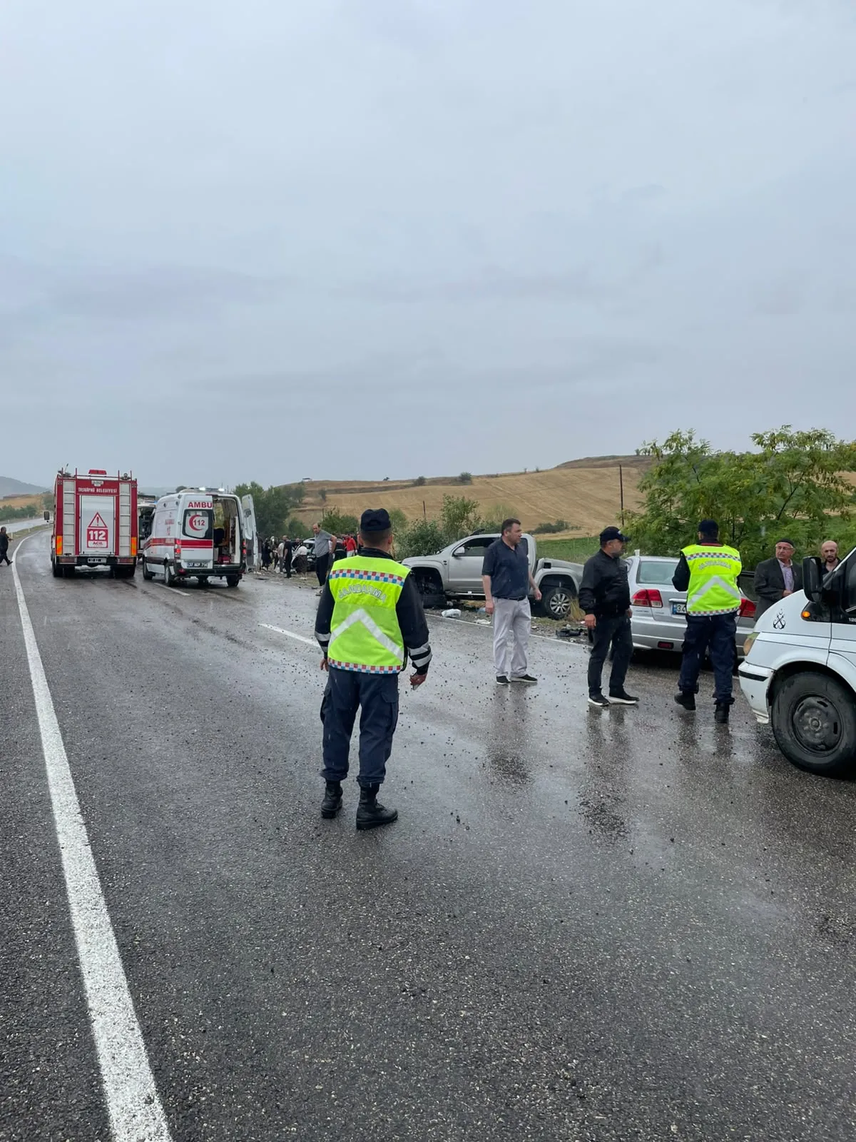 Kastamonu'da üç araç birbirine girdi Bir ölü altı yaralı