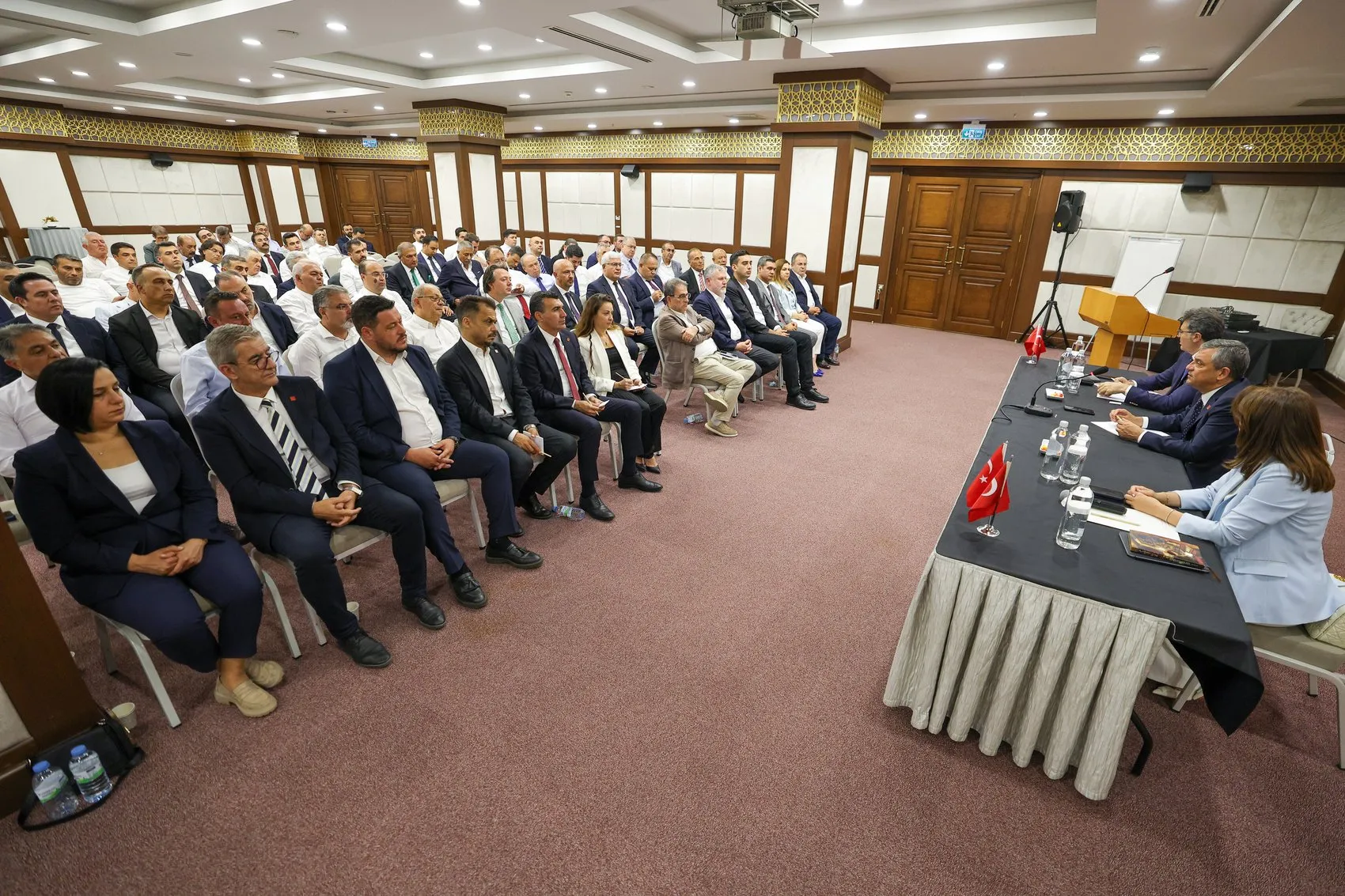 CHP’de yeni yol haritası il başkanlarıyla çizildi