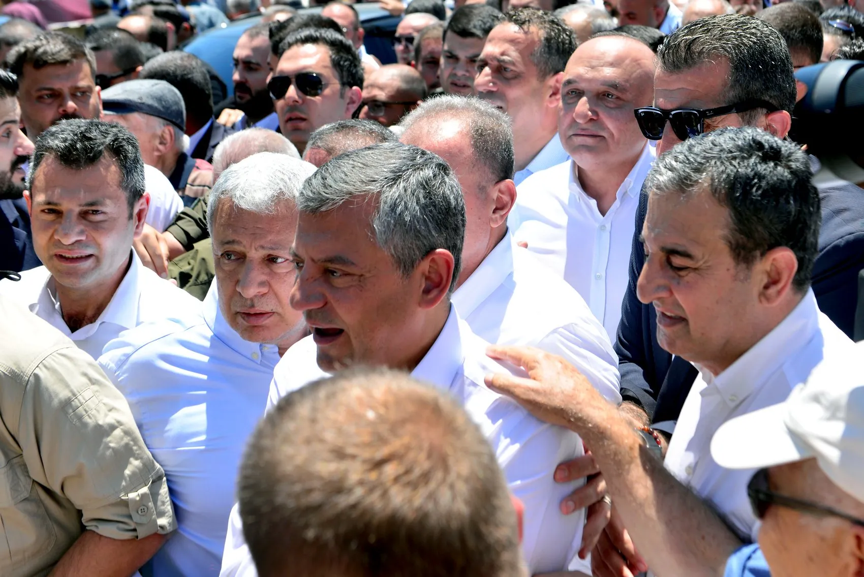 Özgür Özel Adana’da meydan okudu