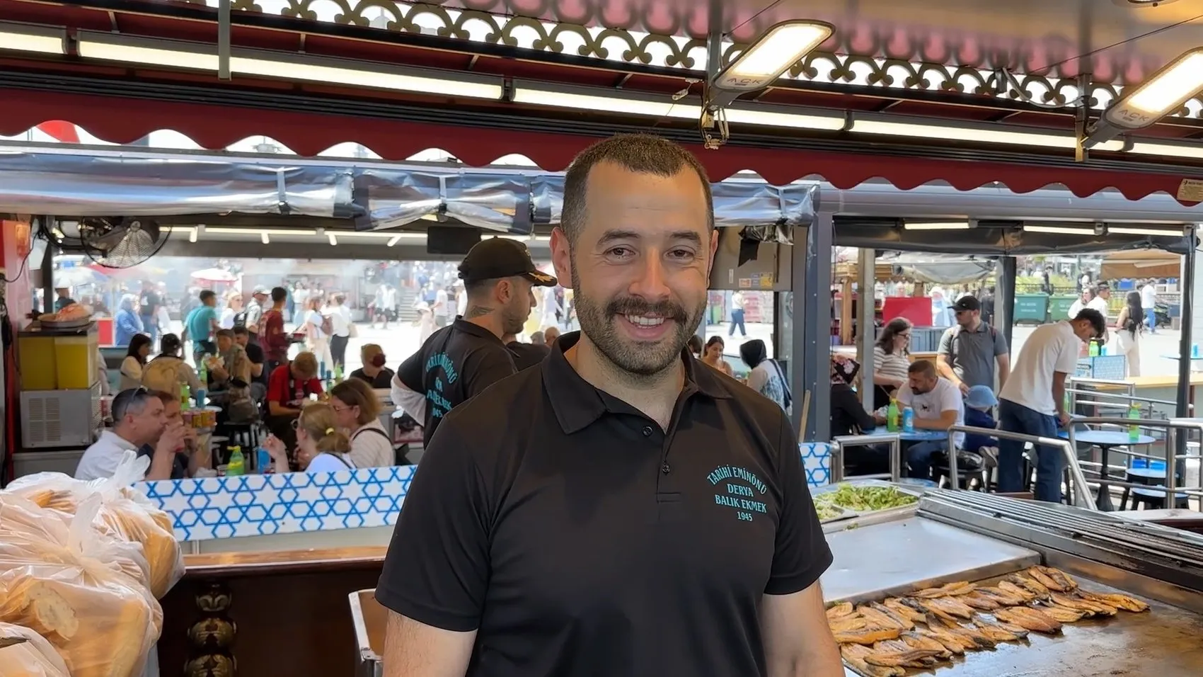 Japon Bakandan Eminönü'nde balık ekmek molası