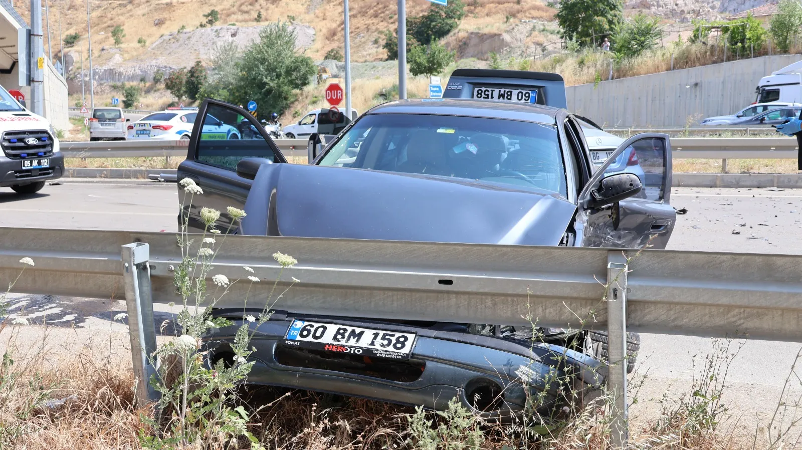 Amasya'da hatalı geri manevra dört kişiyi hastanelik etti