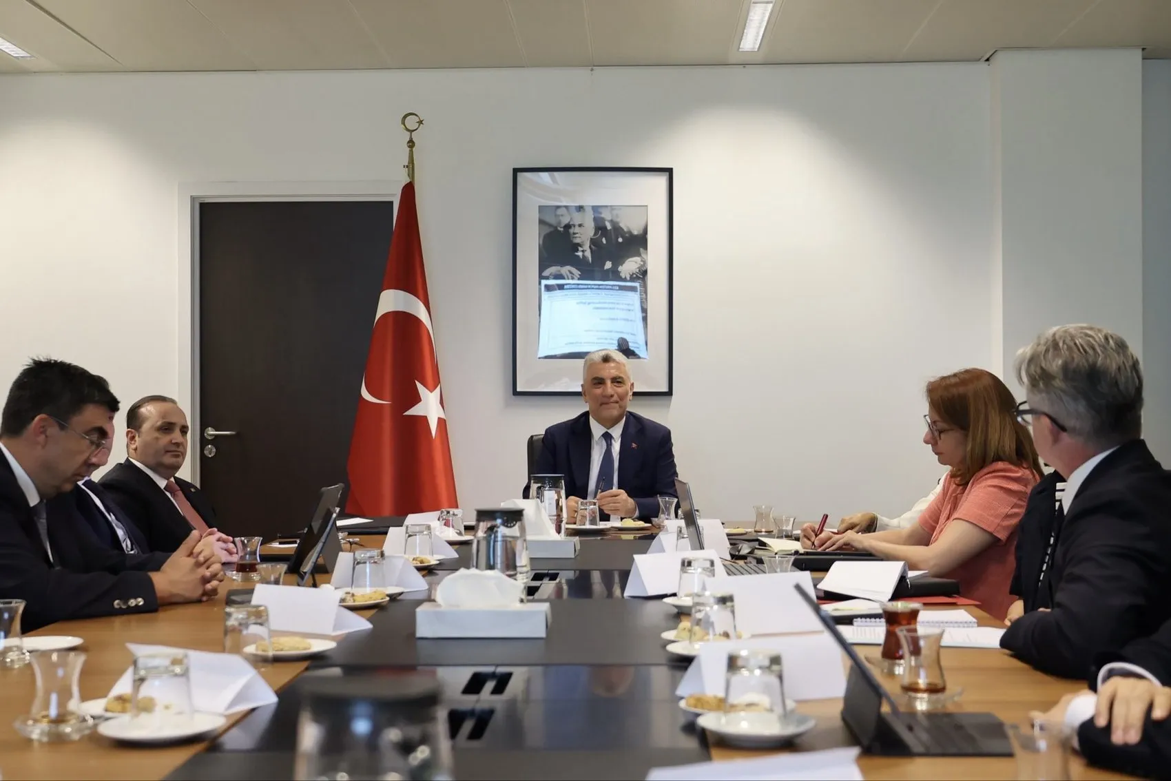 Bakan Bolat Brüksel'de Avrupa ile sanayi masasına oturdu