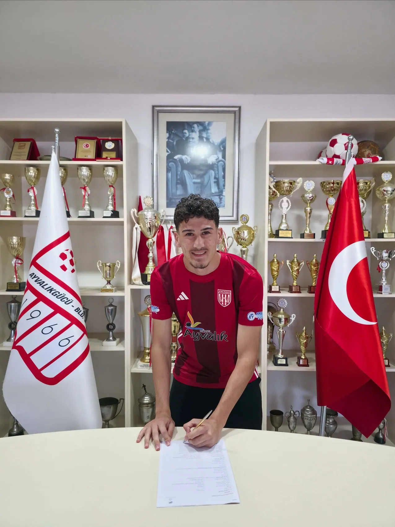 Ayvalıkgücü kadrosunu gençlerle güçlendiriyor