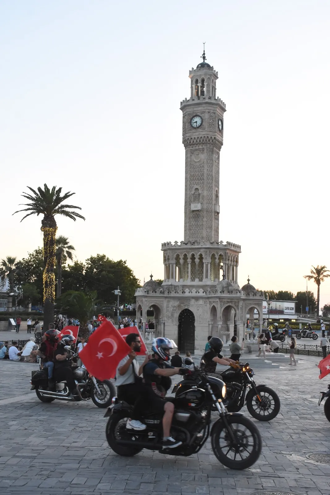 İzmirli motosikletliler 15 Temmuz için konvoy oluşturdu