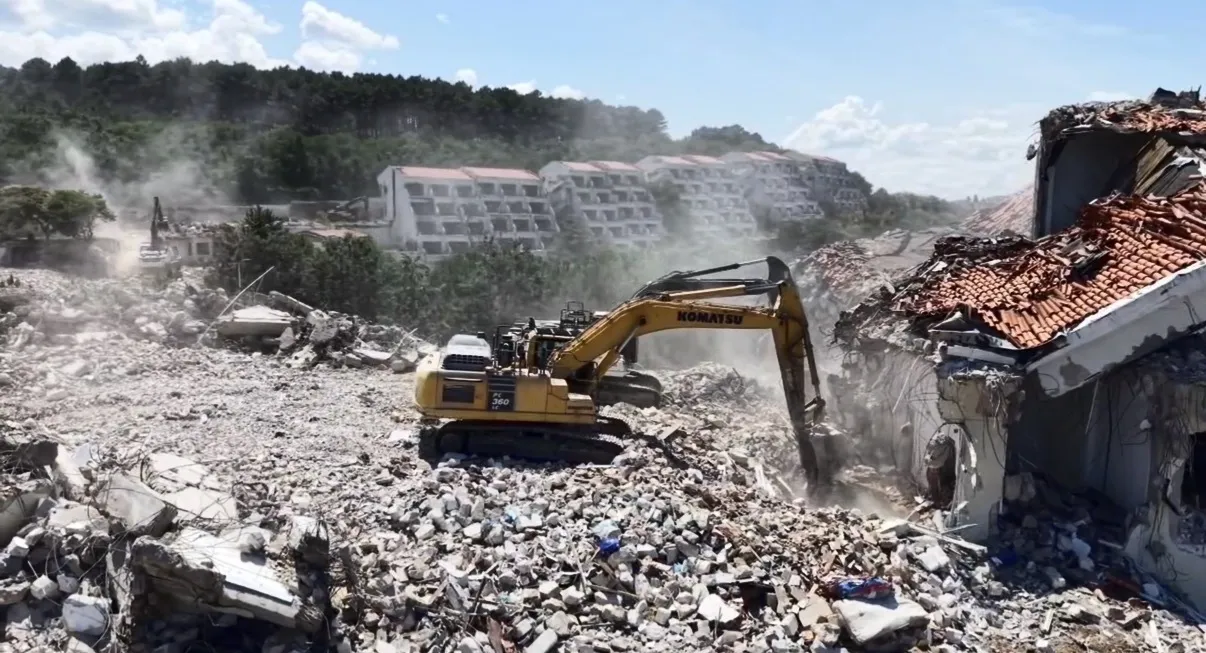 Milli takımın eski kamp tesisi Riva'da yıkılıyor