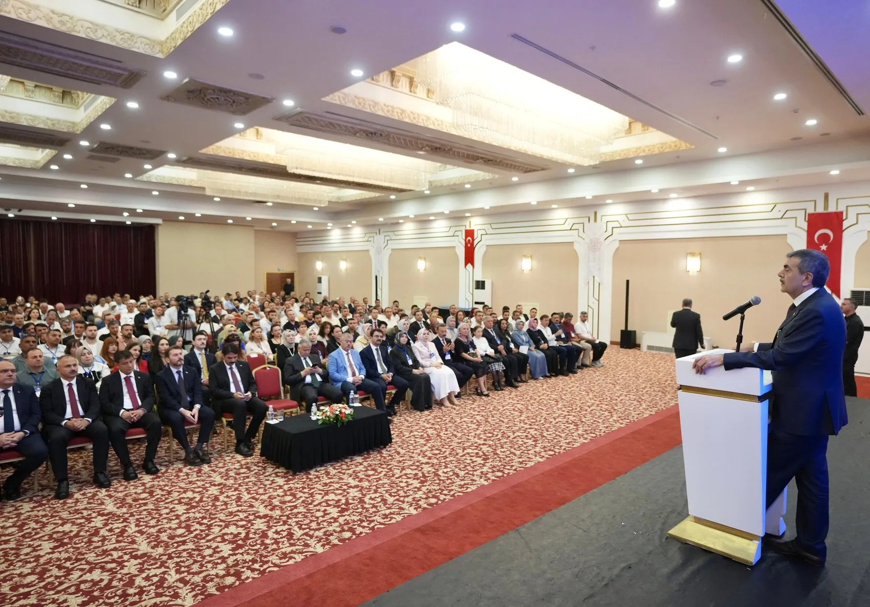 Türkiye'nin yeni eğitim elçileri yurt dışına gidiyor