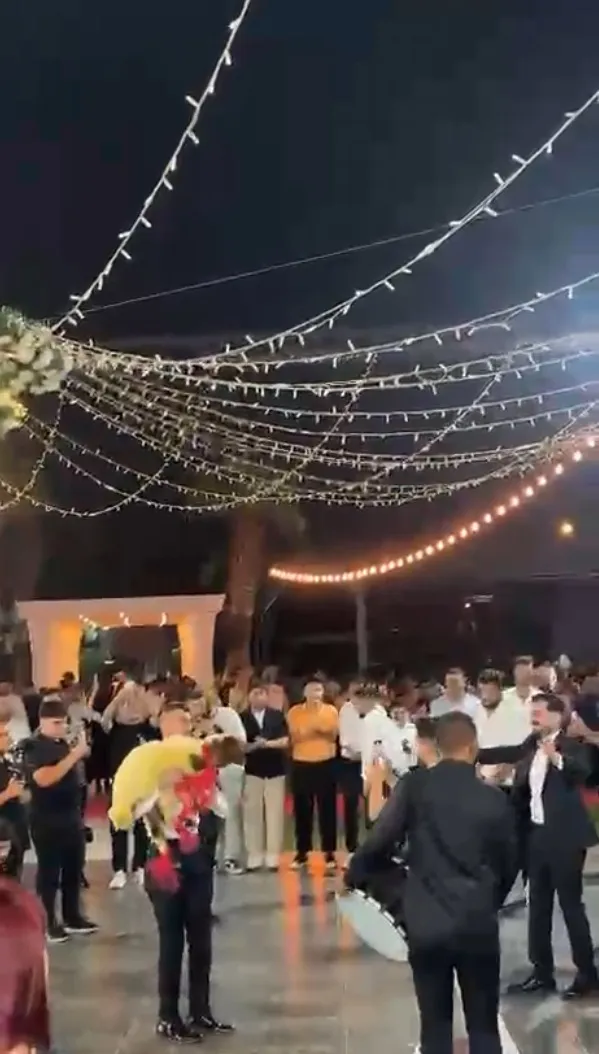 Osmaniyeli damada arkadaşından beklenmedik canlı düğün hediyesi