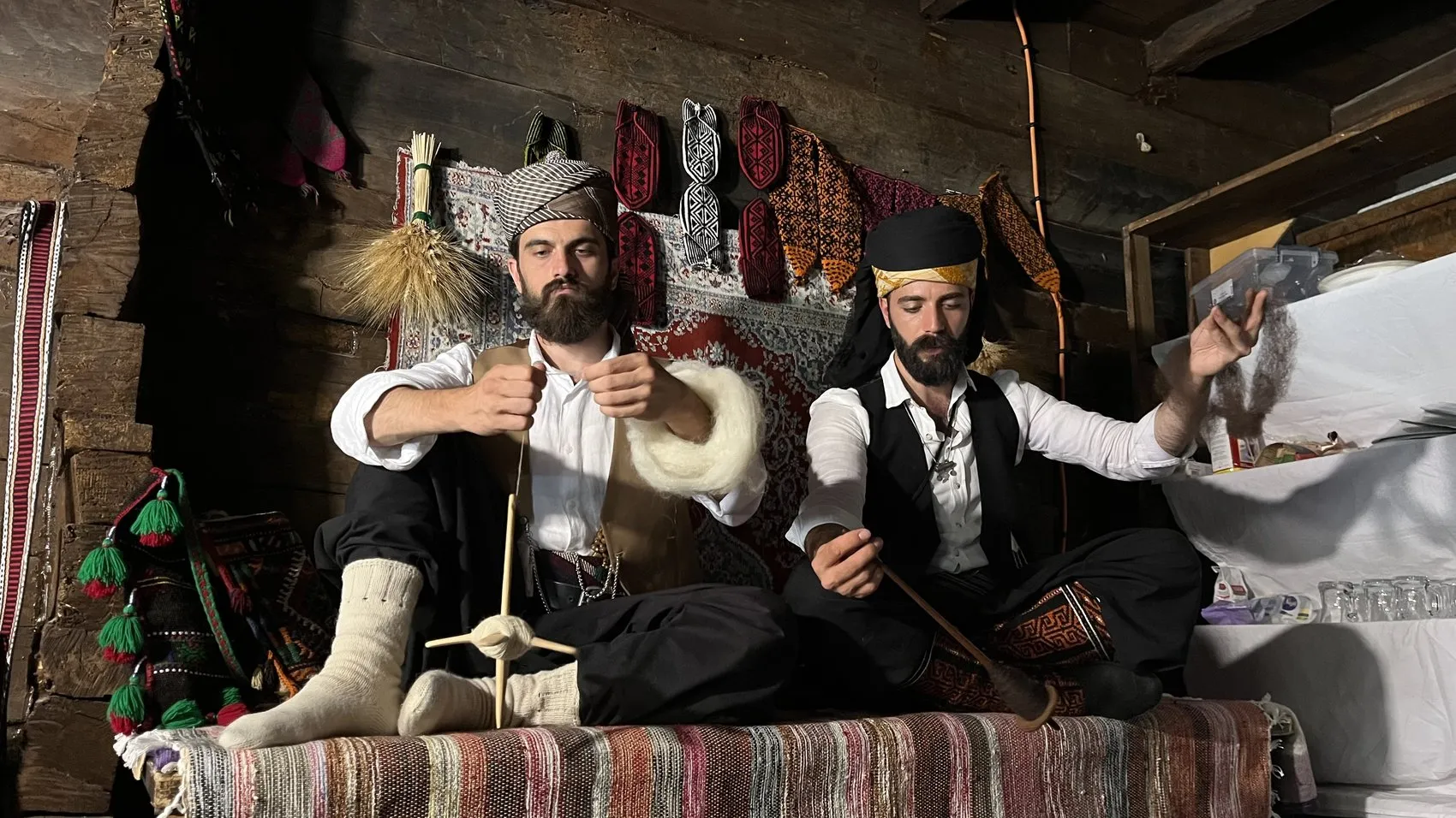 20 yıldır ilmek ilmek işlediği Hemşin çorabını Türkiye'ye tanıtıyor